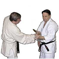 grab_knife_attack_03