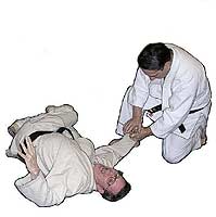 grab_knife_attack_05